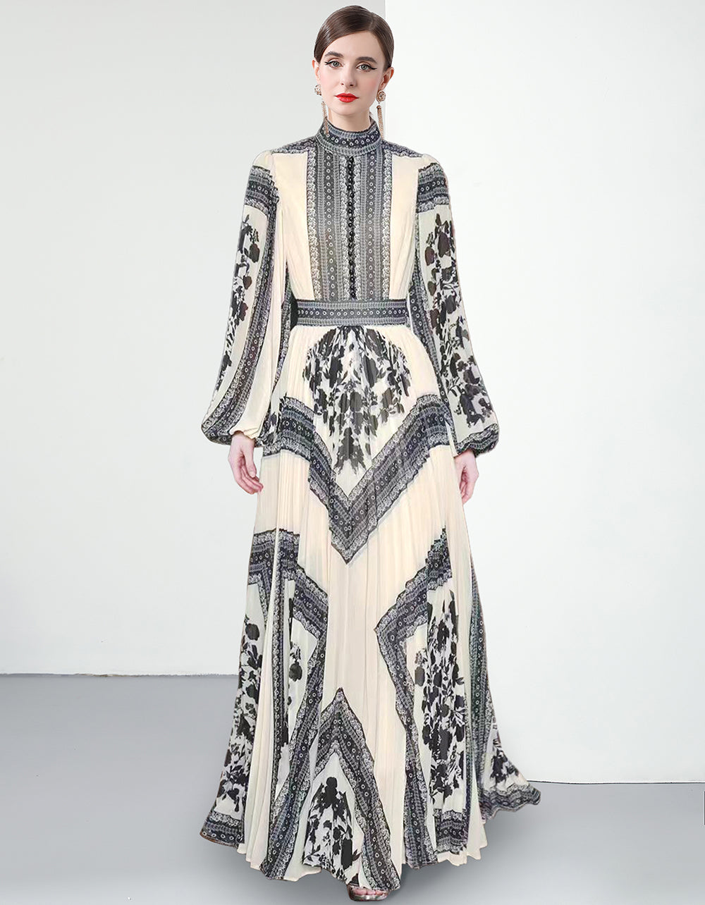 Original design for spring and summer printed evening gown, long pleated dress with large display