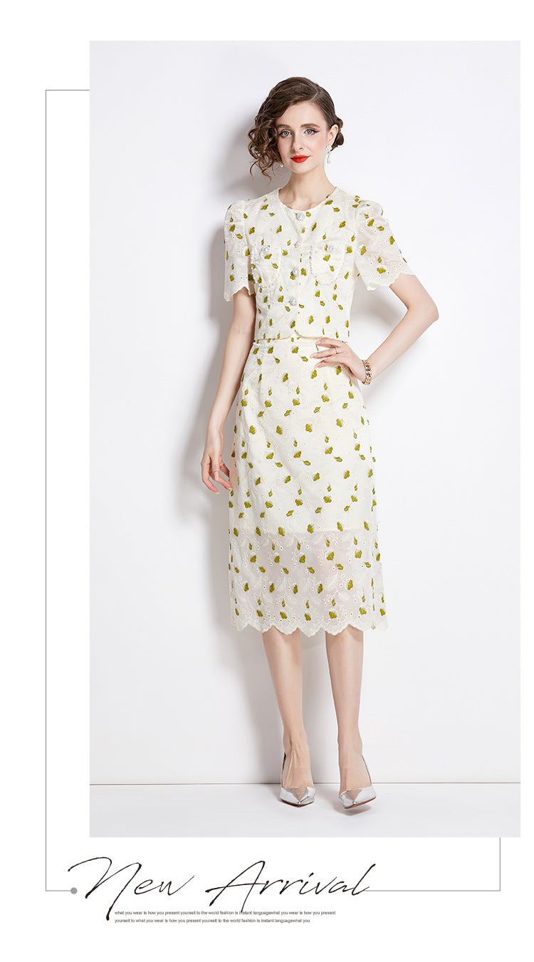 Original design high-end temperament paired with half skirt two-piece set, small fragrance fashion set