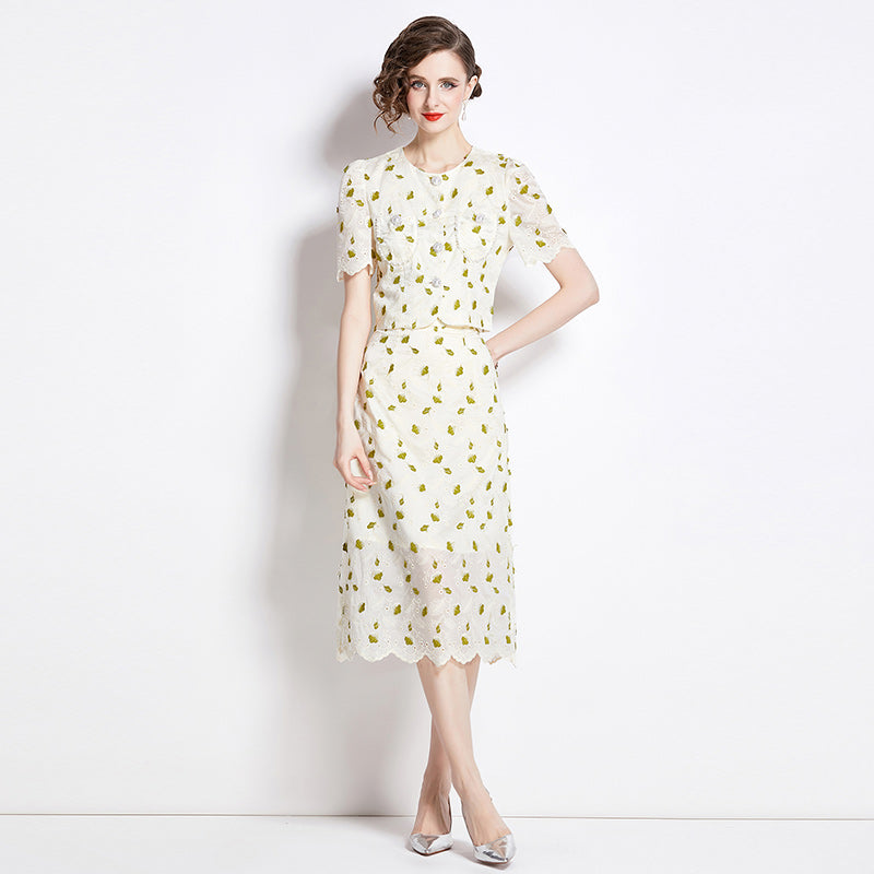 Original design high-end temperament paired with half skirt two-piece set, small fragrance fashion set